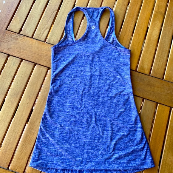 Lululemon Blue tank in a Size 2. - Picture 3 of 4